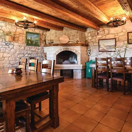 Villa Madunic *